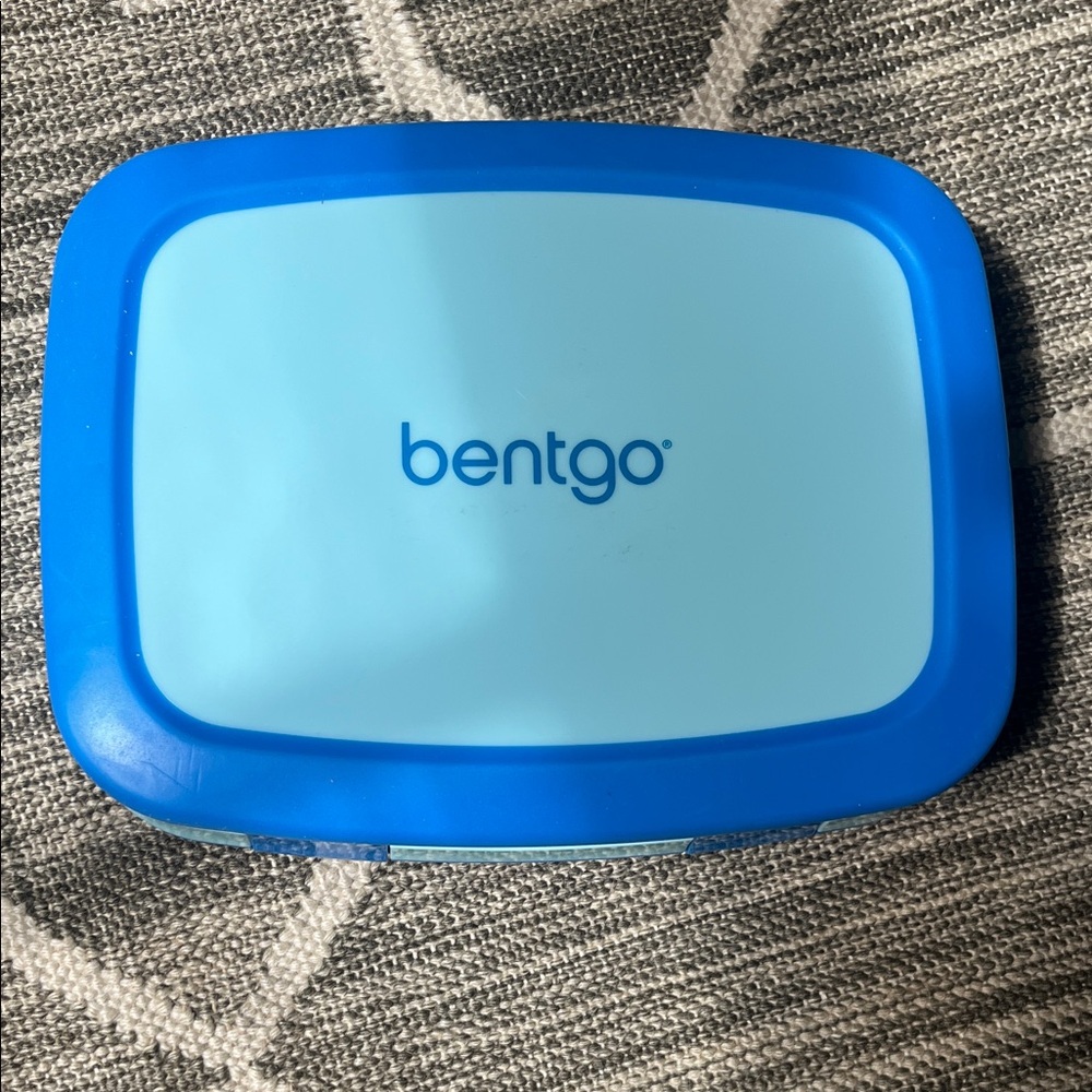 Bentgo Kids Blue Lunchbox - Two-Tone Light & Bright Blue